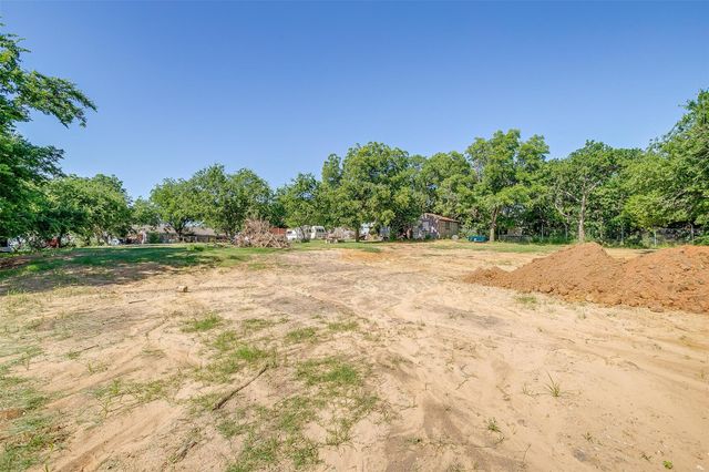 905 E Renfro Street, Burleson, TX 76028