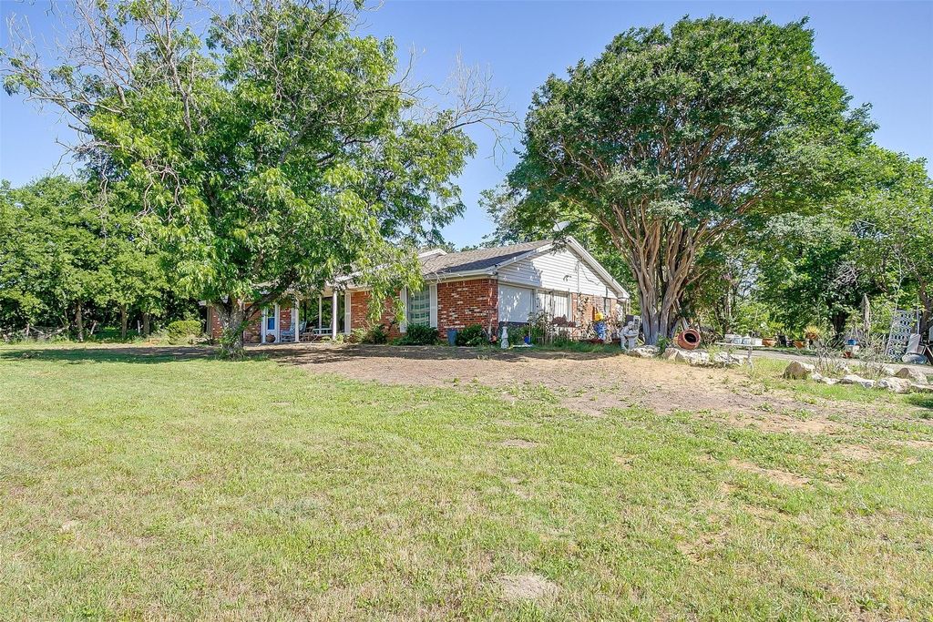 905 E Renfro Street, Burleson, TX 76028