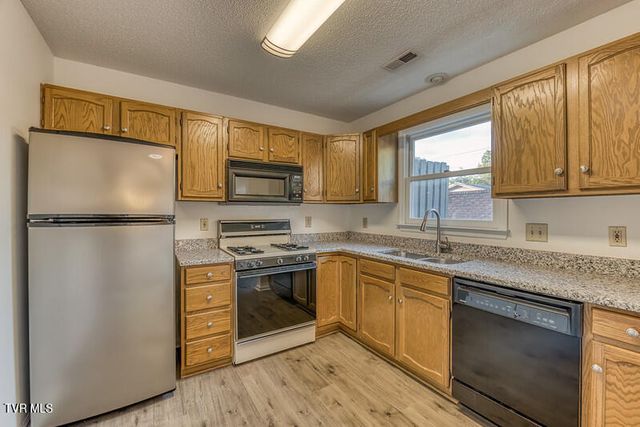 1725 West Lakeview Drive 1, Johnson City, TN 37601