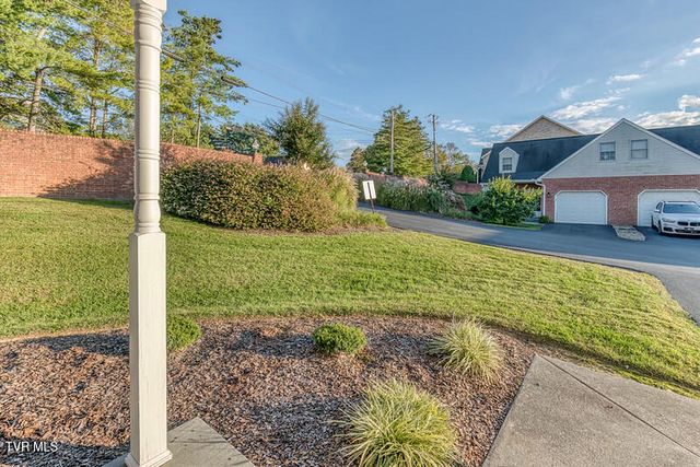1725 West Lakeview Drive 1, Johnson City, TN 37601