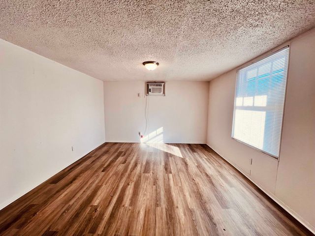 1023 S Millwood Ave, Wichita, KS 67213