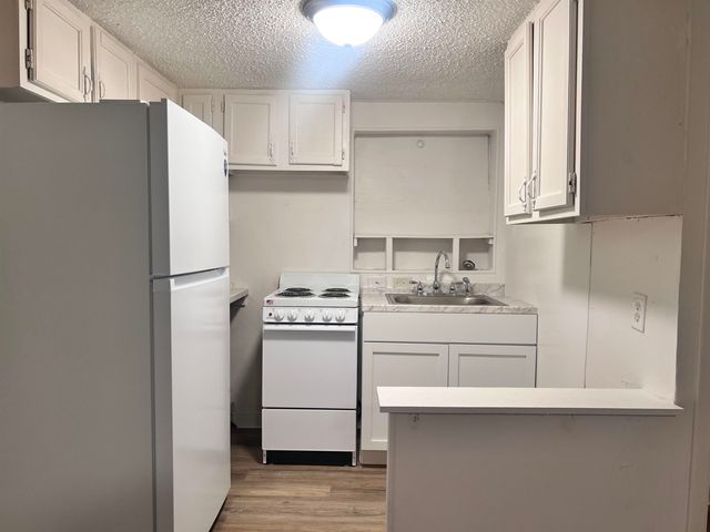 1023 S Millwood Ave, Wichita, KS 67213