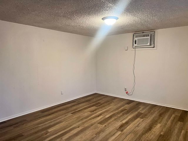 1023 S Millwood Ave, Wichita, KS 67213