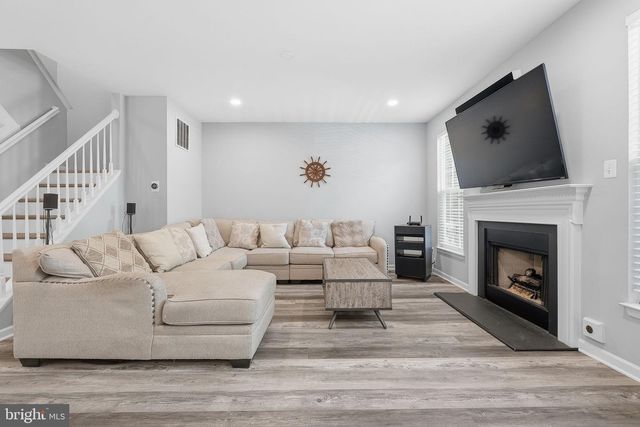 43612 DUNHILL CUP SQ, Ashburn, VA 20147