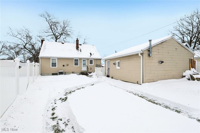 3033 avon Boulevard, Ashtabula, OH 44004