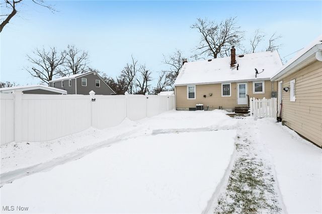 3033 avon Boulevard, Ashtabula, OH 44004