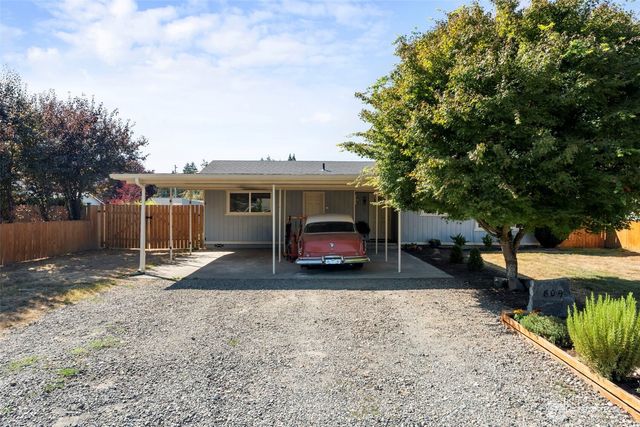 809 4th Avenue NE, Chehalis, WA 98532