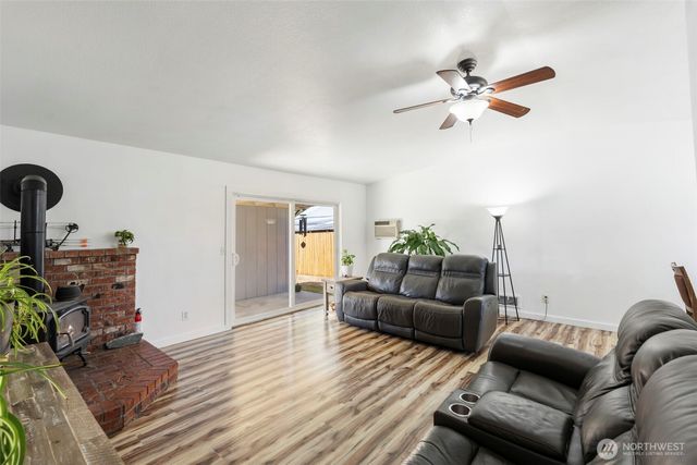 809 4th Avenue NE, Chehalis, WA 98532