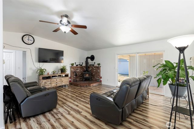 809 4th Avenue NE, Chehalis, WA 98532