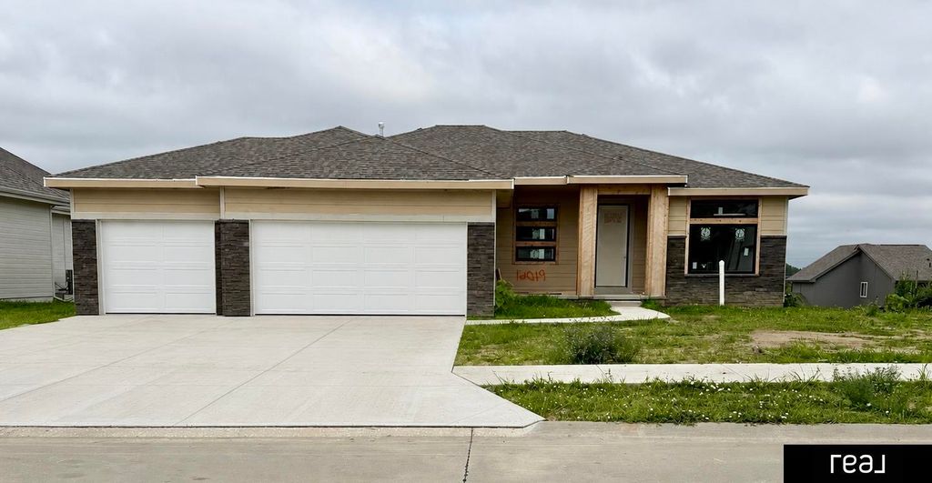 12019 S 44 Street, Bellevue, NE 68123