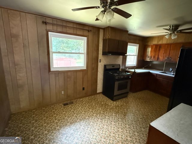 528 Pinecrest Drive, Riverdale, GA 30274