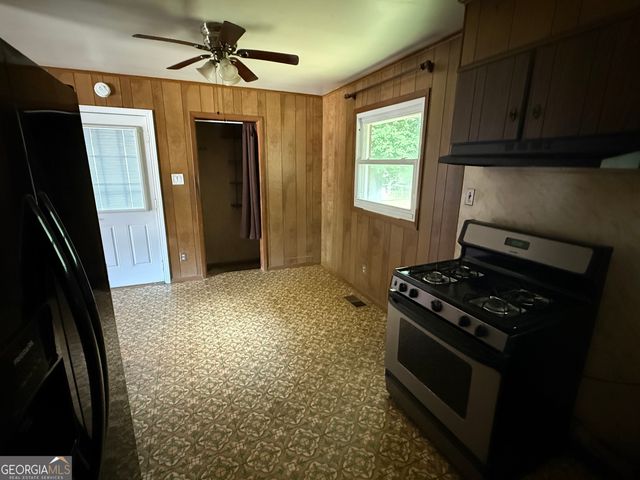 528 Pinecrest Drive, Riverdale, GA 30274
