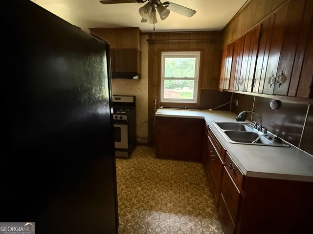 528 Pinecrest Drive, Riverdale, GA 30274