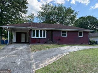528 Pinecrest Drive, Riverdale, GA 30274