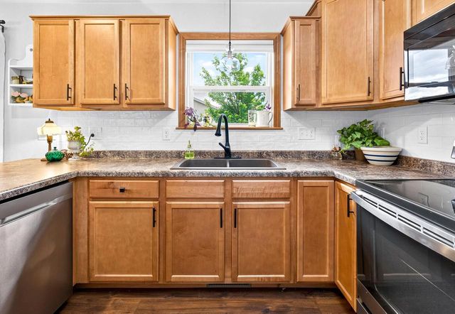 503 RUSCH DRIVE, Combined Locks, WI 54113