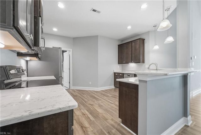 204 Thornwood DR, Suffolk, VA 23435