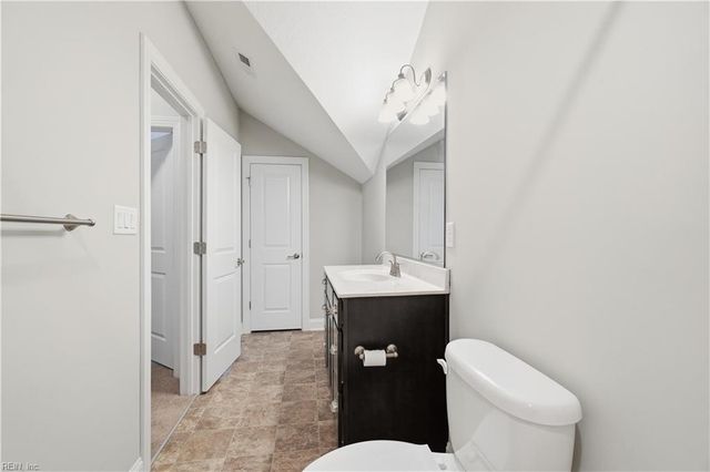 204 Thornwood DR, Suffolk, VA 23435