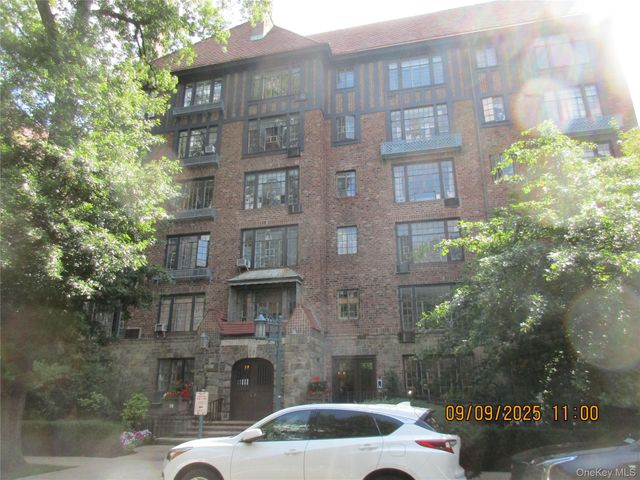20 continental Avenue 2R, Forest Hills, NY 11375