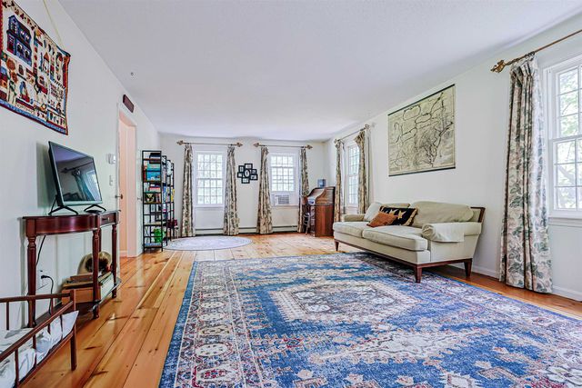19 Winterberry Drive, Amherst, NH 03031