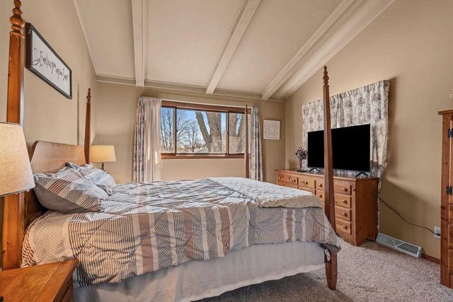 1076 GOSS AVENUE, Menasha, WI 54952
