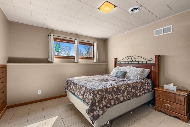 1076 GOSS AVENUE, Menasha, WI 54952