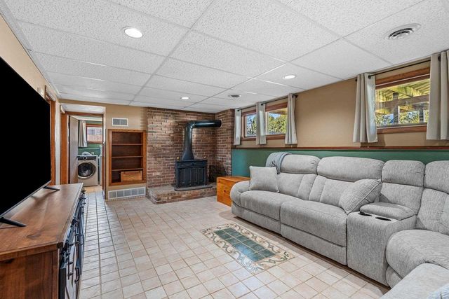1076 GOSS AVENUE, Menasha, WI 54952