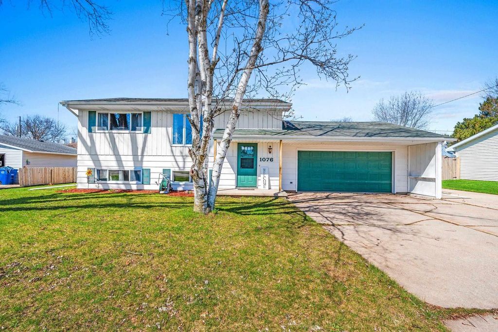 1076 GOSS AVENUE, Menasha, WI 54952