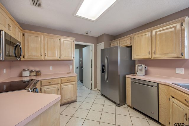220 Eastgate Dr, Whitehouse, TX 75791