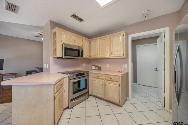 220 Eastgate Dr, Whitehouse, TX 75791