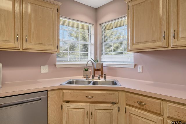 220 Eastgate Dr, Whitehouse, TX 75791