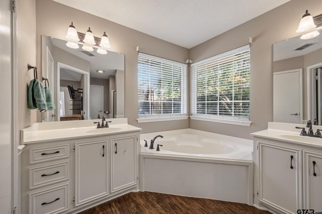 220 Eastgate Dr, Whitehouse, TX 75791