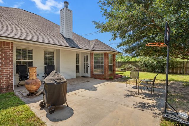 220 Eastgate Dr, Whitehouse, TX 75791