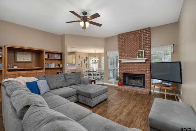 220 Eastgate Dr, Whitehouse, TX 75791
