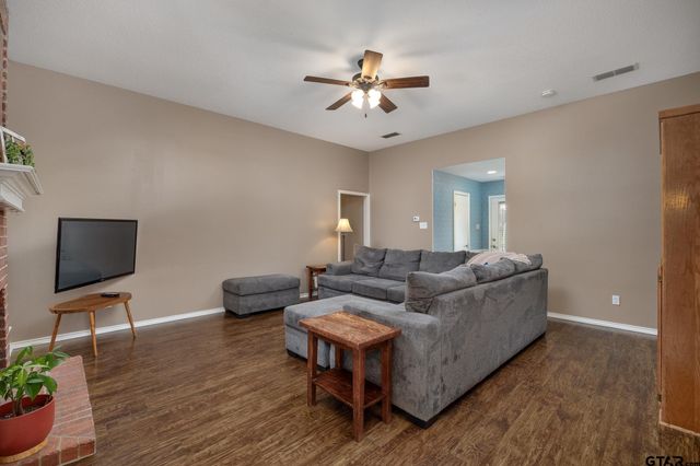 220 Eastgate Dr, Whitehouse, TX 75791