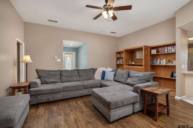 220 Eastgate Dr, Whitehouse, TX 75791