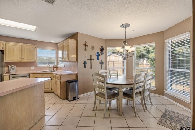 220 Eastgate Dr, Whitehouse, TX 75791