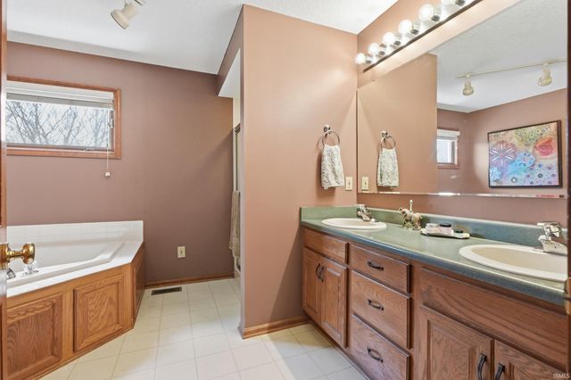 8213 Becketts Ridge Lane, Fort Wayne, IN 46825