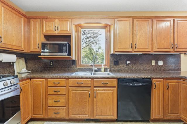 8213 Becketts Ridge Lane, Fort Wayne, IN 46825