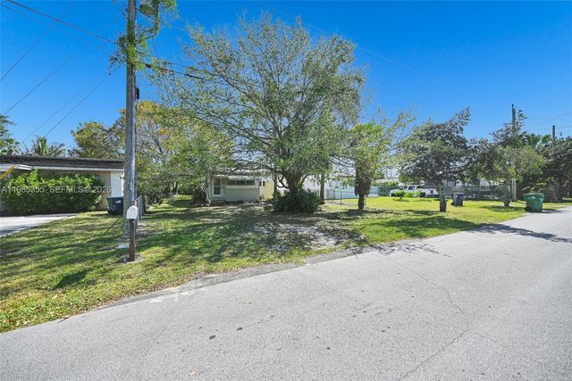 16901 SW 94th Avenue, Palmetto Bay, FL 33157