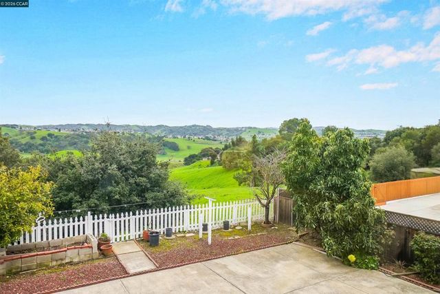 922 922 Coral Dr, Rodeo, CA 94572