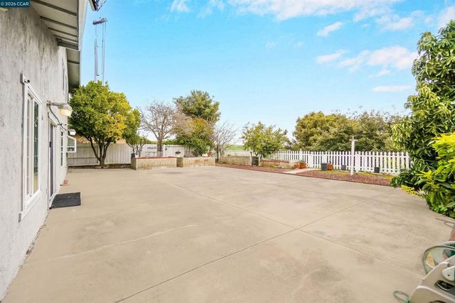 922 922 Coral Dr, Rodeo, CA 94572