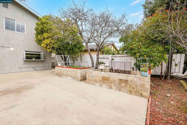 922 922 Coral Dr, Rodeo, CA 94572