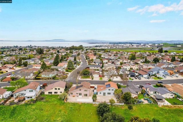 922 922 Coral Dr, Rodeo, CA 94572