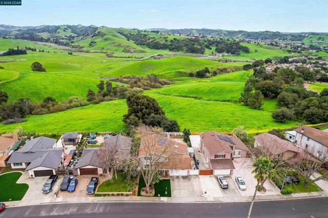 922 922 Coral Dr, Rodeo, CA 94572