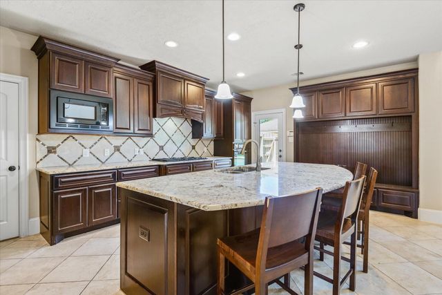 15811 Crestbrook Drive, Houston, TX 77059