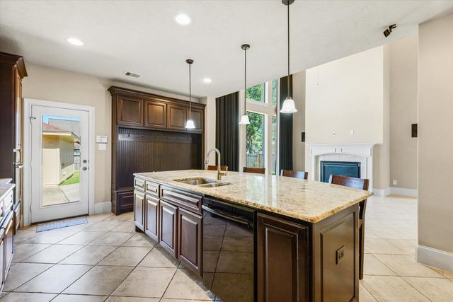 15811 Crestbrook Drive, Houston, TX 77059