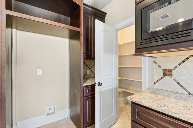 15811 Crestbrook Drive, Houston, TX 77059