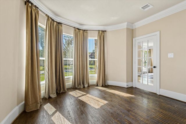 15811 Crestbrook Drive, Houston, TX 77059