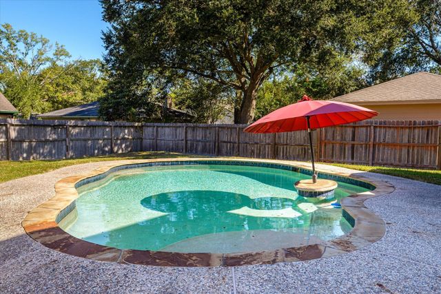 15811 Crestbrook Drive, Houston, TX 77059