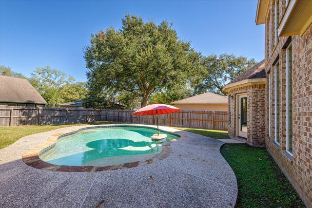 15811 Crestbrook Drive, Houston, TX 77059